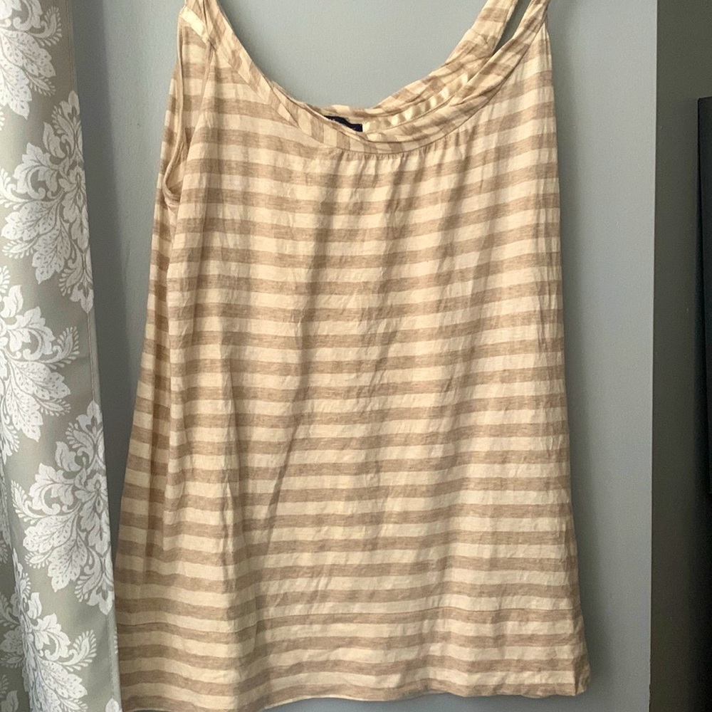 3/20🌟Gap tan and white sleeveless tank top size medium
